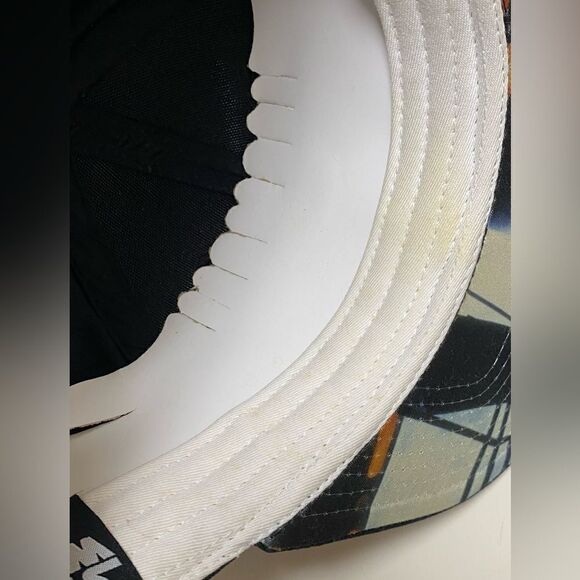 Star Wars Men’s Black Brim Graphic Design Embroidered Logo Snap Back Hat - Picture 9 of 9